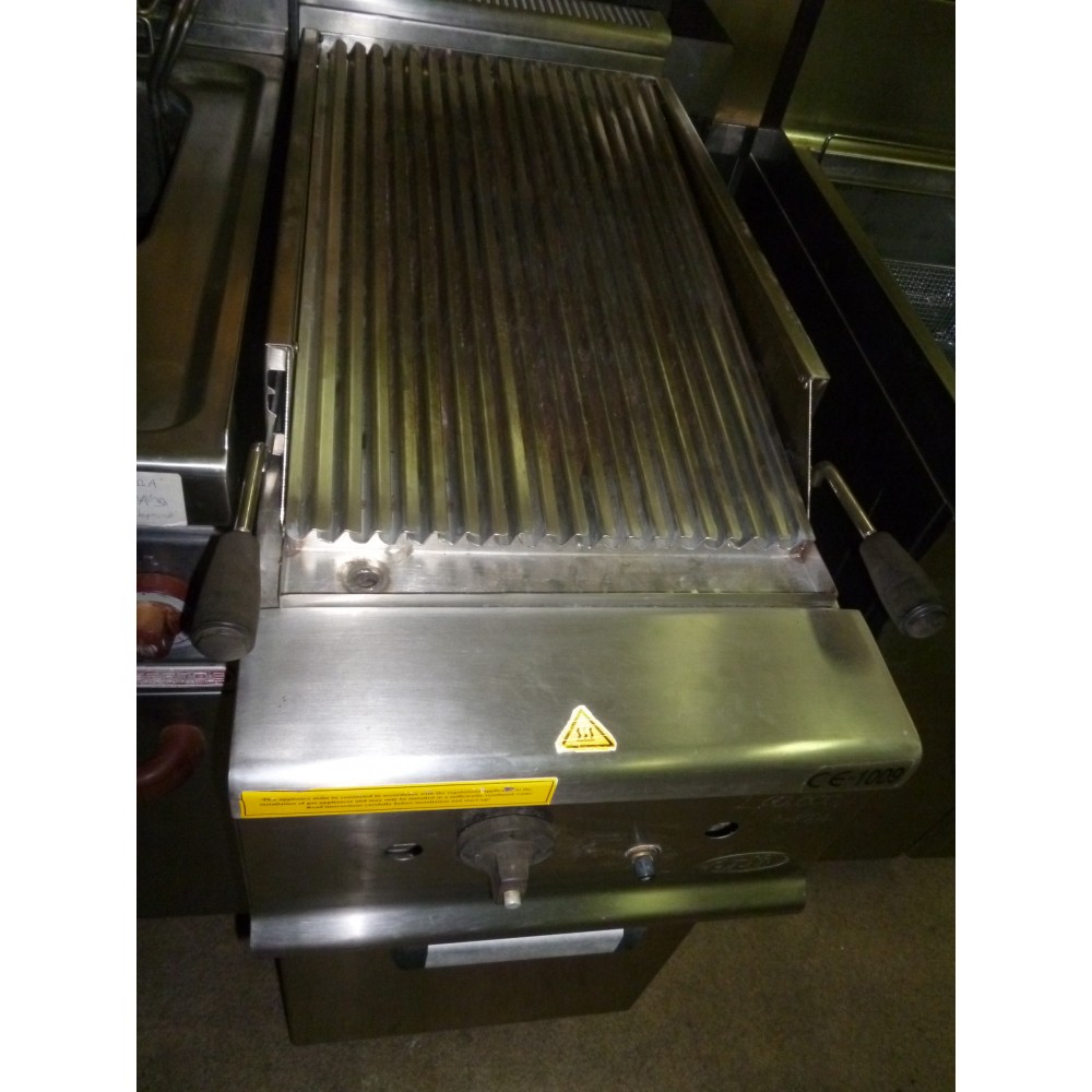 ÖZTI 40 CM GÁZÜZEMŰ LÁVAKÖVES GRILL