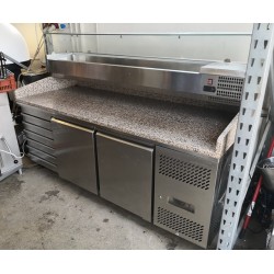 Pizza munkaasztal, 2 ajtó, 7 fiók, feltéthűtővel
